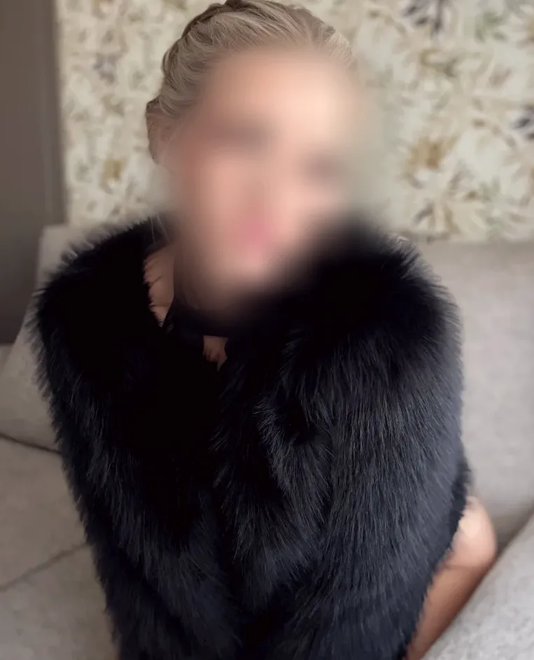 Amina, 32