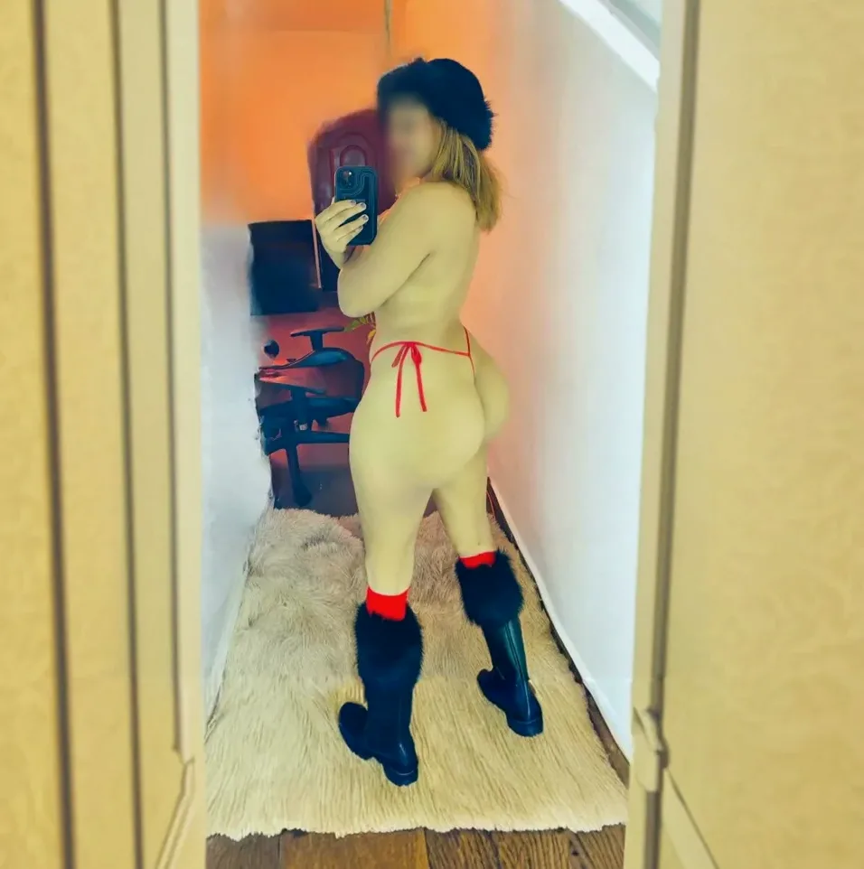 Emilia, 22