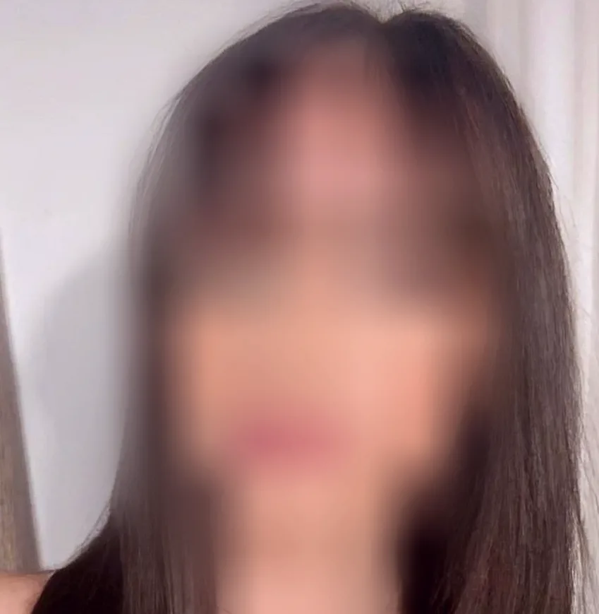 Julia, 23