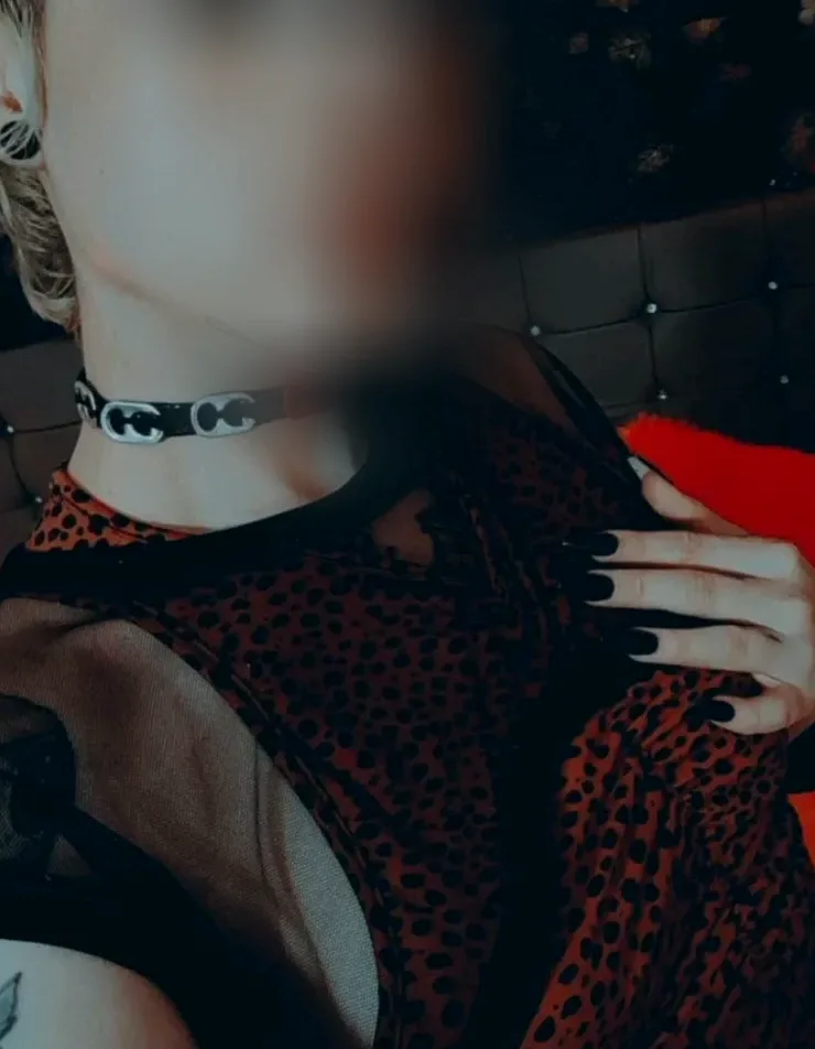 Nina, 27