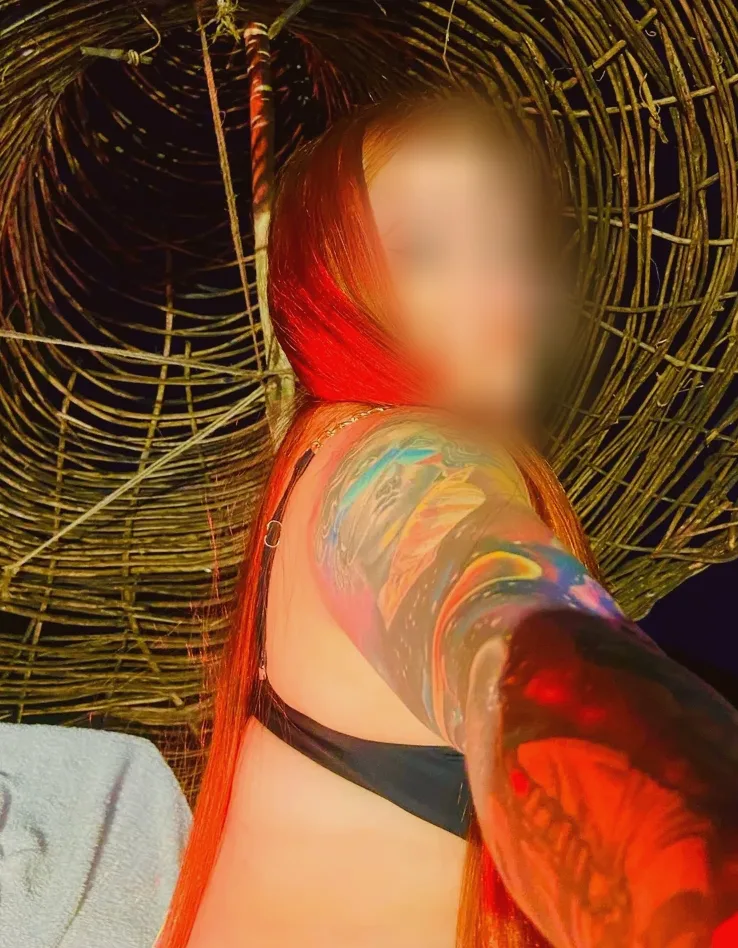 Ulla, 27